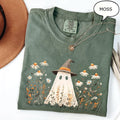 Comfort Colors® Cute Ghost T-Shirt, Floral Ghost Shirt, Retro Halloween Shirt, Fall Aesthetic Halloween Shirt, Daisy Flower Shirt